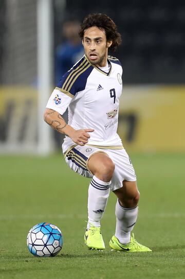 El jugador venezolano vistió la camiseta del Al-Ain en 2010 y la del Al-Wahda (en la foto) en 2017.