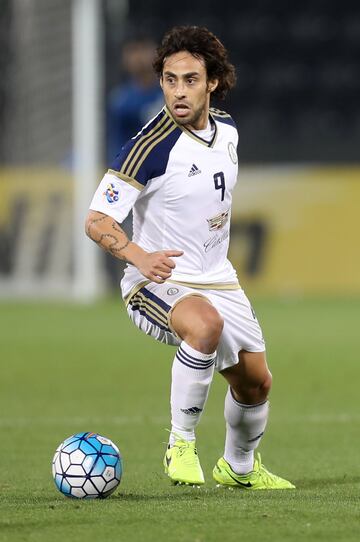 El jugador venezolano vistió la camiseta del Al-Ain en 2010 y la del Al-Wahda (en la foto) en 2017. 