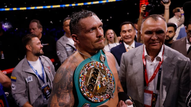 Oleksandr Usyk, campeón indiscutido de peso pesado tras noquear a Daniel Dubois en el quinto round