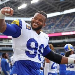 Why did Los Angeles Rams star Aaron Donald retire?