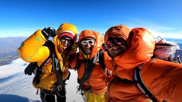 Iker Pou, Eneko Pou y Micher Quito en la cara sureste del Copa tras abrir la vía Puro Floro.