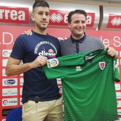 El Numancia presenta al portero Dani Barrio