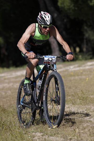 El circuito Du Cross Series cerró con nota la primera etapa de la temporada celebrando el décimo aniversario de duatlones en la localidad de Villanueva de la Cañada. La prueba congregó a cerca de 250 participantes entre los que destacaron los madrileños A