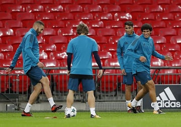 Jesús Vallejo, Achraf y Benzema.