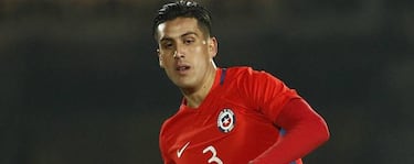 Díaz, Maripán y Roco luchan por la posta de Medel y Jara