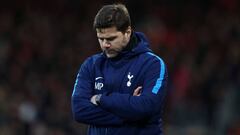 Mauricio Pochettino cabizbajo durante un partido como entrenador del Tottenham.