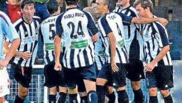 <b>DE FIESTA. </b>Cartagena sigue en lo alto de la tabla y ya es la referencia de Segunda.