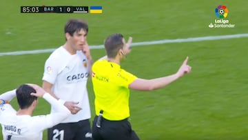 Chés y madridistas echando humo: el posible penalti del Barça en el 85′ que no se pitó