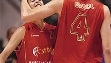<b>AMIGOS.</B> Juan Carlos Navarro y Pau Gasol, colegas dentro y fuera de las canchas.