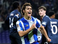 Soccer Football - UEFA Europa League - FC Porto v Rangers - Estadio do Dragao, Porto, Portugal - January 29, 2026 FC Porto's Rodrigo Mora celebrates scoring their first goal REUTERS/Rita Franca