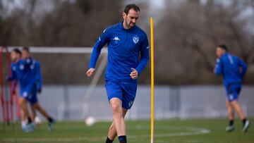 Godín ya entrena con Vélez