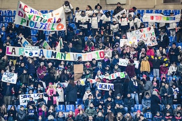 Una parte de la grada del estadio del Inter fue clausurada tras los insultos racistas a Koulibaly. Hoy ha estado llena de niños en el partido contra el Sassuolo.