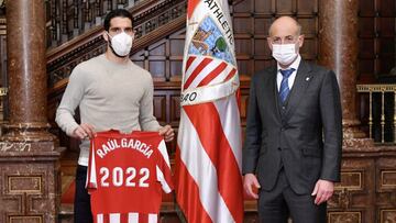 Raúl García con Elizegi en Ibaigane.