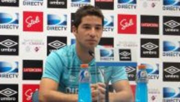 Cristián Álvarez no se aproblema por jugar de central en la UC.