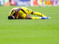 The Colombian fullback was forced off after a heavy collision and is now a major doubt for América’s playoff run.