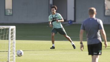 Diego Lainez, en un entrenamiento de esta semana. 