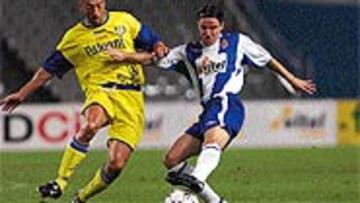 <b>SATISFECHO</b>. Luque, a la derecha, feliz por la remontada que el Espanyol protagonizó en La Rosaleda.