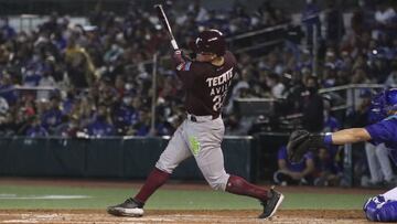 &Aacute;vila durante el juego seis de la Serie Final contra Charros