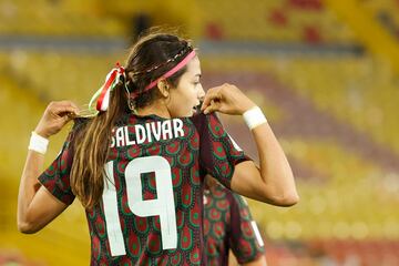 AME8357. BOGOTÁ (COLOMBIA), 11/09/2024.- Montserrat Saldívar de México celebra un gol este miércoles, en un partido de los octavos de final de la Copa Mundial Femenina sub-20 entre las selecciones de México y los Estados Unidos en el estadio de El Campín en Bogotá (Colombia). EFE/ Mauricio Dueñas Castañeda