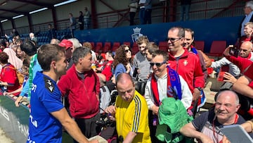 Pablo Ibáñez hablando con aficionados rojillos.