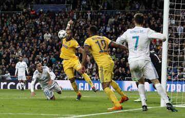 La jugada del penalti de Benatia a Lucas Vázquez.