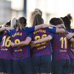 El Barça hunde al Málaga y mantiene el pulso al Atlético