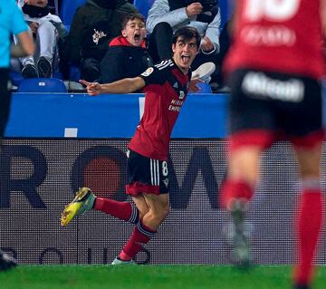 Juanlu Sánchez estrenó su cuenta goleadora de la temporada con un tanto llegando desde segunda línea. El centrocampista fue un puñal jugando en el carril derecho del Mirandés. El equipo burgalés encadena dos partidos sin perder.