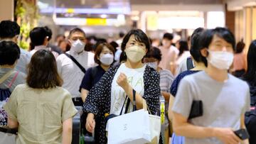 TOKYO, JAPAN - 2022/08/24: Pedestrians wearing face masks as a preventive measure against the spread of covid-19 walk across the Tokyo station in Tokyo. (Photo by James Matsumoto/SOPA Images/LightRocket via Getty Images)