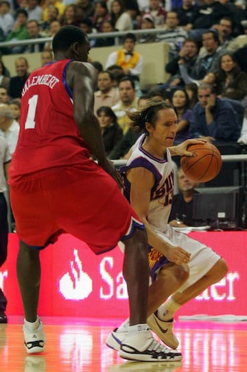 El canadiense fue la figura en un partido de exhibición entre Sixers y Suns disputado en la Arena Monterrey en 2009.