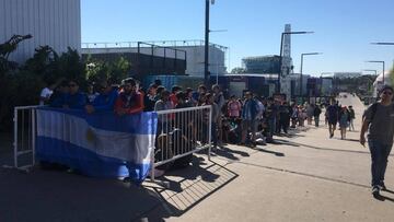 Hacen cola para entrar al clásico de Futsal… ¡10 horas antes!