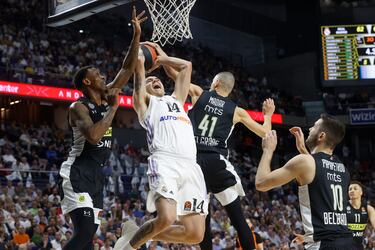 Contra las cuerdas y Tavares en el alero