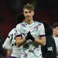 Huijsen llama a la puerta de España