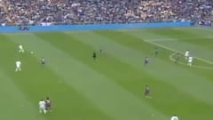 El día que Roberto Carlos dejó 'plantado' a Xavi y asistió a Raúl