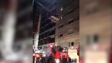 El agónico rescate de jugador de Rentistas: ¡se colgó del piso 11 para escapar del fuego!