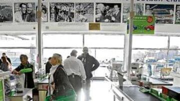 <b>LA HISTORIA DEL BOLTON. </b>El ASDA Superstore, el centro comercial donde antes se levantaba el Burnden Park, acoge la historia del Bolton.
