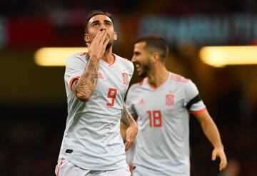 0-1. Paco Alcácer celebró el primer gol.