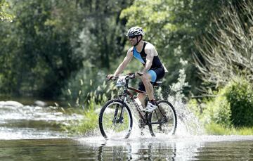 El Tri Cross Navaluenga refrescó el inicio del verano