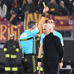 Mou para y vuelve a ser expulsado