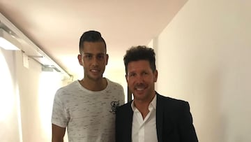 Hancko y Simeone haciéndose una foto cuando el eslovaco era jugador de la Fiorentina y compañero de Giovanni, hijo del Cholo.