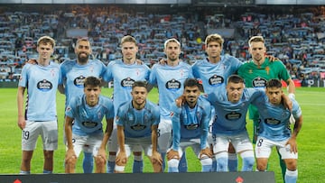 Formación inicial del Celta contra el Atlético de Madrid en Balaídos para disputar el partido correspondiente a la 8ª jornada de LaLiga EA Sports.