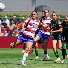 El Betis gana en Granada y aprieta el descenso