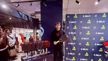 Franco Stupaczuk en la presentación de su nueva pala en Padel Nuestro.