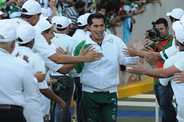 Triunfo con los Guerreros tanto en el puesto de jugador como en el de entrenador.