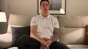 Fernando Torres atendió al Diario As el día que anunció en rueda de prensa que 'colgaba las botas'. Junto con el periodista Javier Matallanas repasó los mejores momentos de su carrera profesional. "Volvería al Atleti en un cargo que me permita hacerlo más grande de lo que es" fue una de las frases más destacadas que nos dejó el delantero.