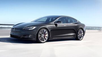 Tesla mejora autopilot para evitar cambios de carril sin sentido