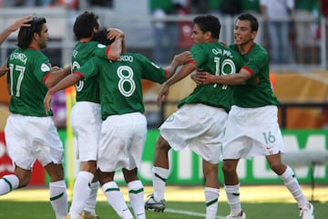 La tercera victoria al hilo de México en un debut de Copa del Mundo se dio hace poco más de 10 años durante la justa de Alemania. Con Ricardo La Volpe al mando del equipo, el conjunto azteca venció 3-1 a su similar de Irán con un doblete de Omar Bravo y un gol más de Sinha. Los Octavos de Final fueron el tope y la escuadra mexicana se despidió tras perder ante Argentina.