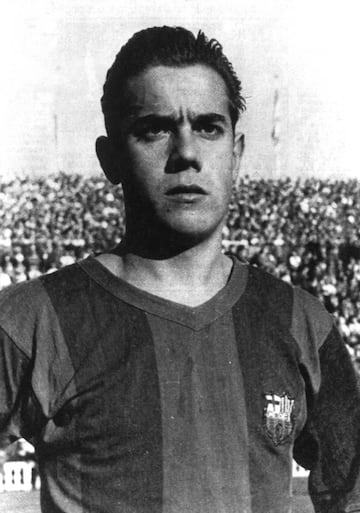 Apenas un año después de debutar en la élite, Luis Suárez firmó por el Barcelona. En el conjunto culé, el centrocampista jugó siete temporadas (1954-1961) en las que logró dos Ligas, dos Copas y una Copa de Ferias. Durante su estancia en la Ciudad Condal explotó como un pilar de la Selección Española y logró el Balón de Oro de 1960. Su último partido con los blaugrana fue la derrota en la final de la Copa de Europa ante el Benfica (3-2). 