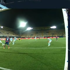 No es el VAR, son los árbitros: el gol anulado a Dani Gómez por Melero que indigna al Levante