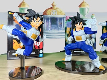 Las figuras de Goku, Vegeta, Gohan y Trunks buscando romper límites en la Cámara del Tiempo