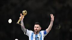 Leo Messi recoge el premio al Balón de Oro de Qatar 2022.